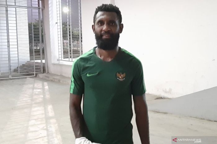 Bek asal Papua, Yanto Basna, saat mengikuti training camp timnas Indonesia pada Juni 2019.