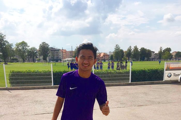 Pemain muda asal Indonesia, Hambali Tolib saat sampai di markas latihan klub Liga Kroasia, Lokomotiva Zagreb pada 18 Juni 2019. 