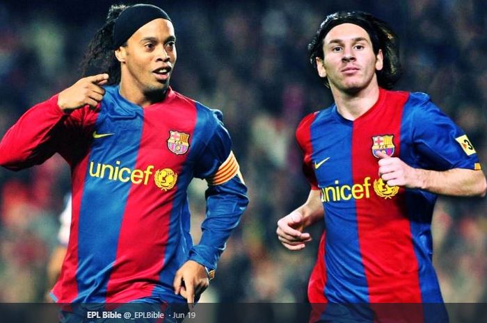 Ronaldinho saat masih bermain bersama Lionel Messi di FC Barcelona (2003-2008).