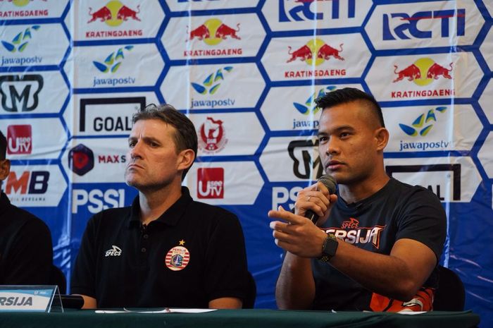 Pelatih Persija, Julio Banuelos dan kiper sekaligus kapten Macan Kemayoran, Andritany Ardhiyasa dalam jumpa pers laga kontra Borneo FC untuk semifinal pertama Piala Indonesia 2018 di Kabupaten Bekasi, 28 Juni 2019. 