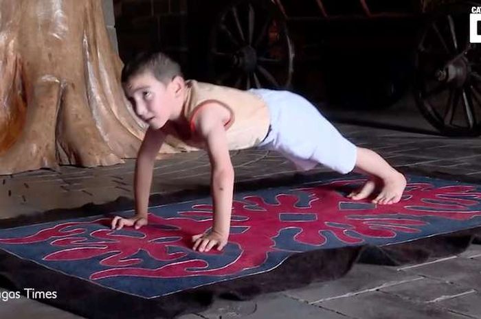 Seorang Bocah 6 Tahun Bernama Ibrahim Lyanov Dapat Hadiah Apartemen Setelah Berhasil Push-up 2 Jam Nonstop