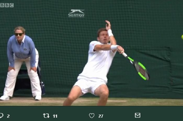 Petenis Perancis, Nicolas Mahut alami momen horor di final Grand Slam Wimbledon 2019, matanya terkena bola hasil smash pemain lawan.