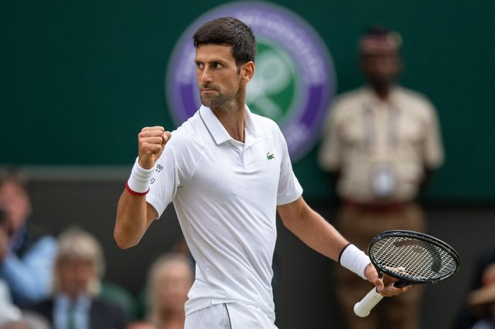 Novak Djokovic (Serbia) saat tampil pada partai final nomor tunggal putra Wimbledon 2019, Minggu (14/7/2019)