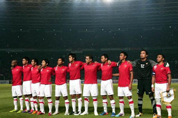 Timnas Indonesia sebelum bertanding melawan Turkmenistan pada kualifikasi Piala Dunia 2014 di Gelora Bung Karno, Jakarta Pusat, Kamis (28/7/2011). Pada pertandingan itu, Indonesia menang 4-3 atas Turkmenistan.
