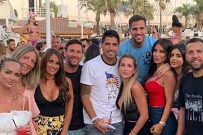 Suarez, Messi, Alba bertemu Fabregas di Ibiza