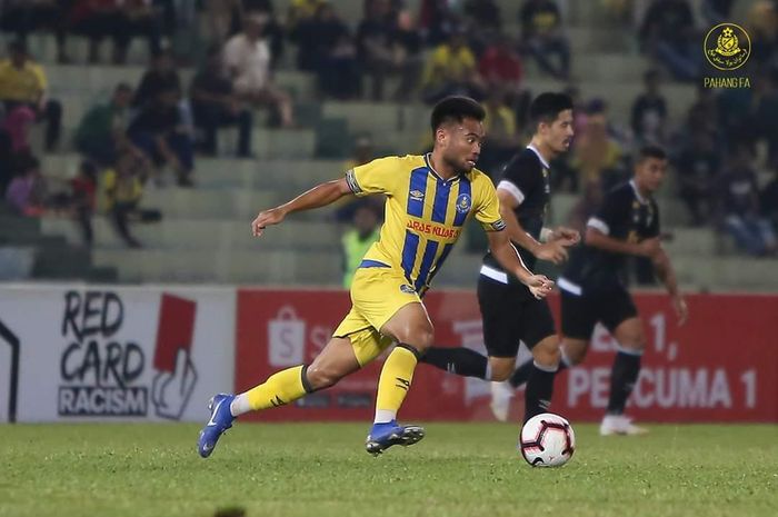 Aksi penyerang Pahang FA asal Indonesia, Saddil Ramdani, saat bersua Perak FA pada laga kedua Piala Malaysia 2019 di Stadion Darul Makmur, 8 Agustus 2019.