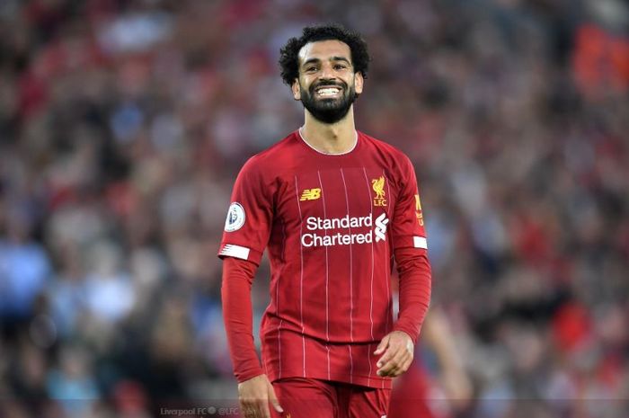 Penyerang Liverpool FC, Mohamed Salah, tersenyum dalam laga pekan pertama Liga Inggris kontra Norwich City di Stadion Anfiel, Sabtu (10/8/2019).