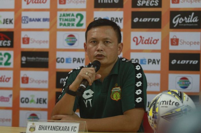 Caretaker Bhayangkara FC, Yeyen Tumena saat memberikan keterangan pers seusai laga kontra Perseru Badak Lampung FC, Jumat (16/8/2019).