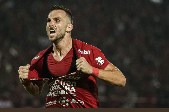 Ilija Spasojevic mencetak gol kemenangan Bali United ke gawang Arema FC dalam partai Liga 1 2019 di Stadion Kapten I Wayan Dipta, Gianyar, 24 Agustus 2019.