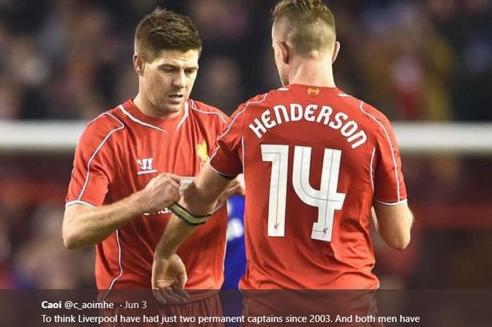 Steven Gerrard dan Jordan Henderson dalam sebuah pertandingan di Liverpool.