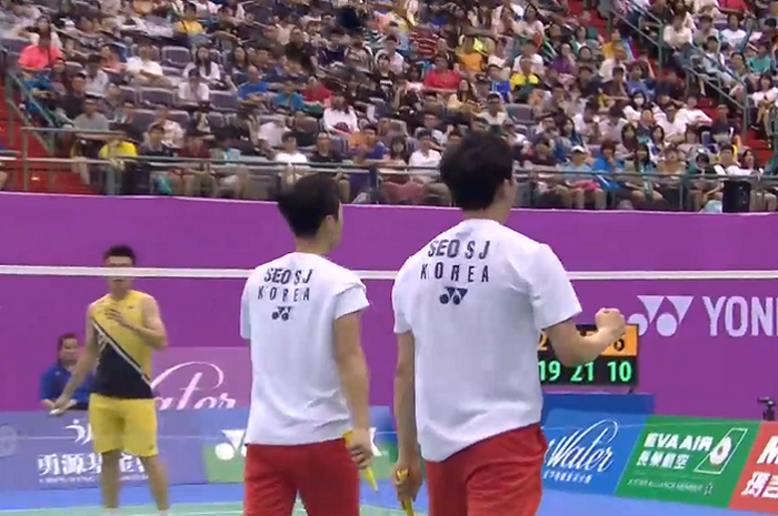 Choi Sol-gyu (kiri) dan Seo Seung-jae memakai jersey bernama sama saat melakoni gim ketiga pada final Chinese Taipei Open 2019, di Taipei Arena, Taiwan, Minggu (8/9/2019).