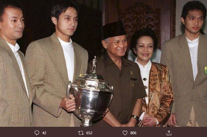 (ki-ka) Hendrawan, Ricky Soebagdja, BJ Habibie, Hasri Ainun Besari, Hariyanto Arbi