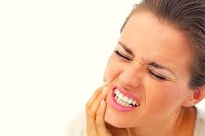 Gigi sensitif lebih banyak muncul pada kaum milenial akibat gaya hidup yang salah.