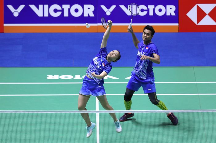 Pasangan ganda campuran Indonesia, Tontowi Ahmad/Winny Oktavina Kandow saat beraksi pada babak kedua China Open 2019