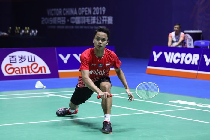 Pebulu tangkis tunggal putra Indonesia, Anthony Sinisuka Ginting, saat menjalani pertandingan melawan Kento Momota (Jepang) pada babak final China Open 2019.