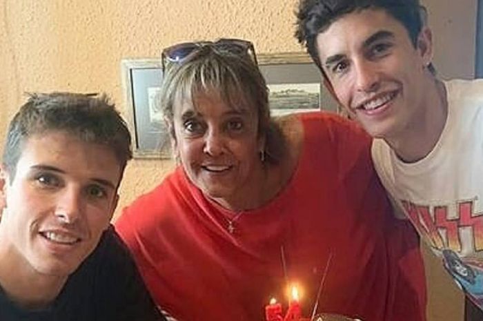 Alex dan Marc Marquez, beserta ibunya, Roser Alenta