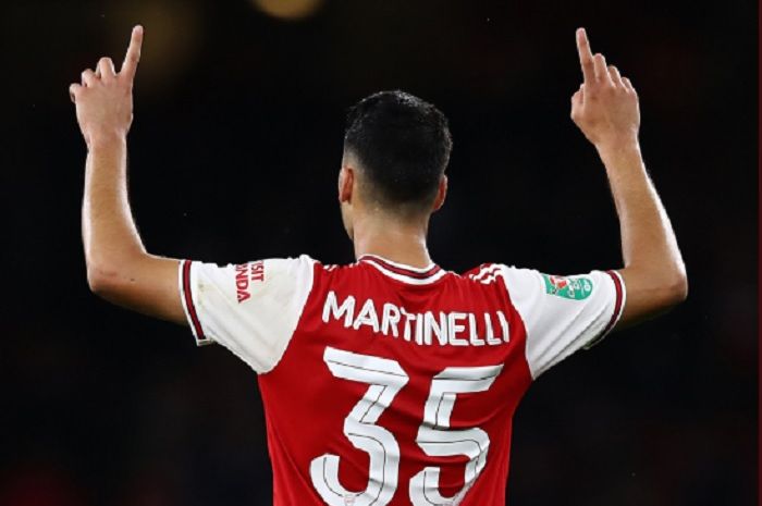 Gabriel Martinelli mewarnai laga debutnya bersama Arsenal sejak menit awal dengan menorehkan dua gol.
