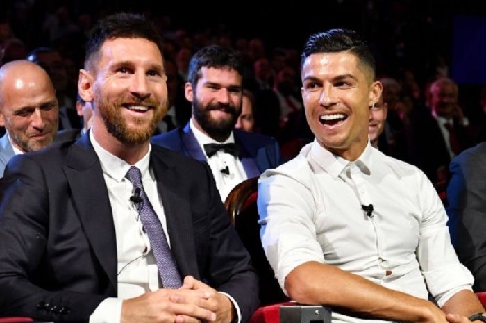 Lionel Messi dan Cristiano Ronaldo diprediksi akan segera menghilang dari nominasi perebutan pemain terbaik.
