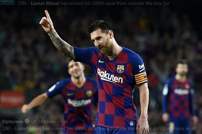 Lionel Messi merayakan gol untuk Barcelona.