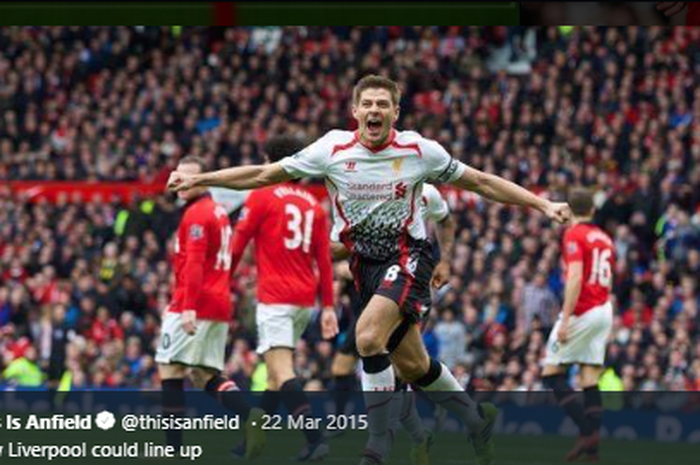 Steven Gerrard merayakan golnya ke gawang Manchester United