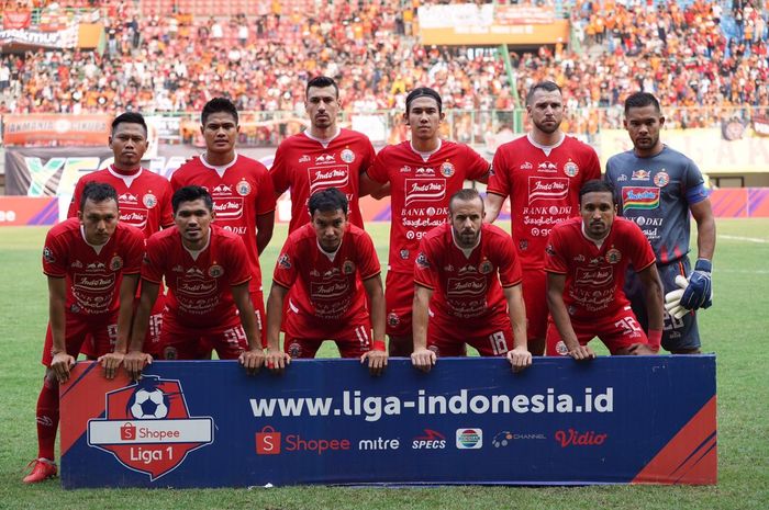 Skuad Persija Jakarta sebelum laga kontra Tira-Persikabo di Stadion Patriot Chandrabhaga, Kota Bekasi, Minggu (3/11/2019).  