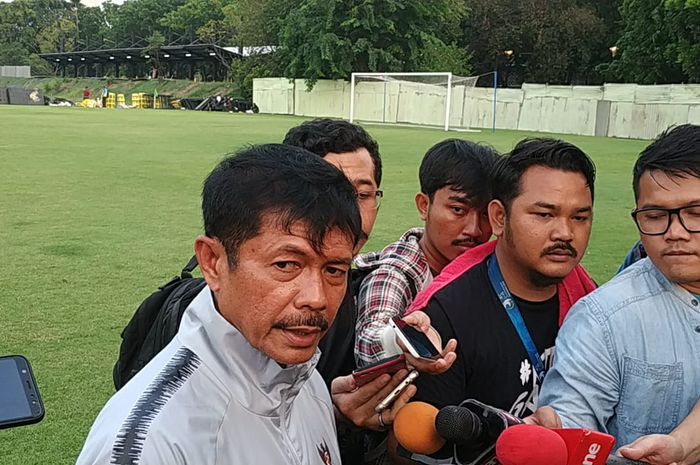 Pelatih timnas U-22 Indonesia, Indra Sjafri di Lapangan G, Komplek Gelora Bung Karno, Jakarta, Jumat (15/11/2019).