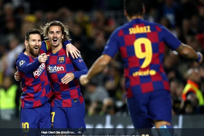 Antoine Griezmann mendapat sambutan dari Lionel Messi disusul Luis Suarez usai mencetak gol ke gawang Borussia Dortmund pada matchday kelima Grup F Liga Champions 2019-2020 di Stadion Camp Nou, Rabu (27/11/2019).