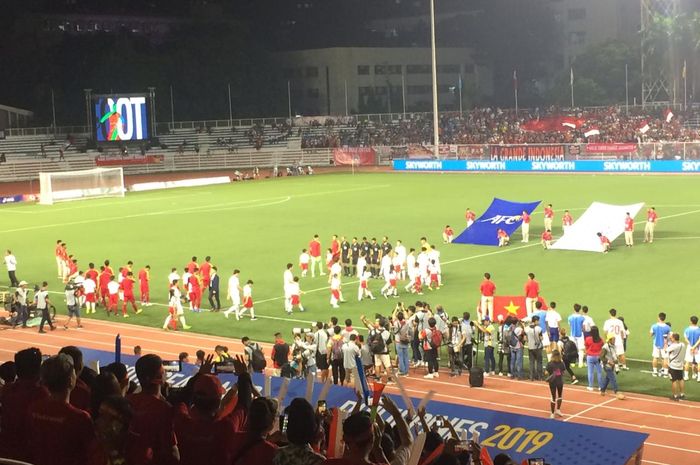 Suasana sebelum laga antara timnas U-22 Indonesia dan Vietnam pada final SEA Games 2019 di Stadion Rizal Memorial, Manila, 10 Desember 2019.