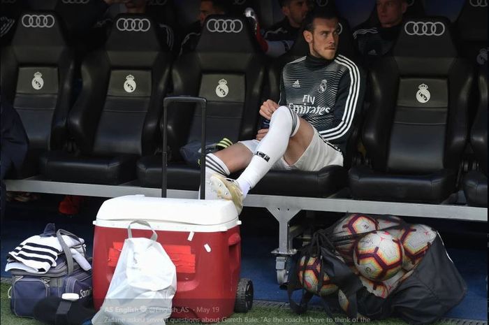 Gareth Bale di bangku pemain cadangan Real Madrid.