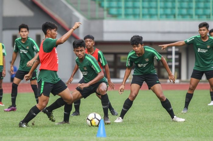 Para pemain timnas U-16 Indonesia melakukan pemusatan latihan jelang Piala Asia U-16 2020 di Bahrain.