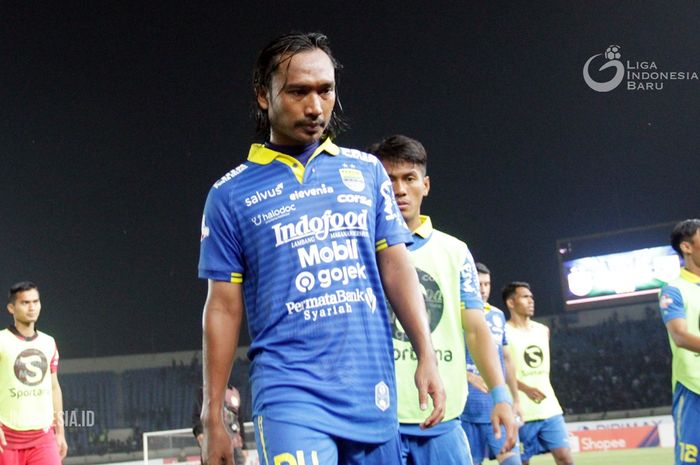 Gelandang Persib Bandung, Hariono, saat membela timnya di ajang Liga 1 2019.