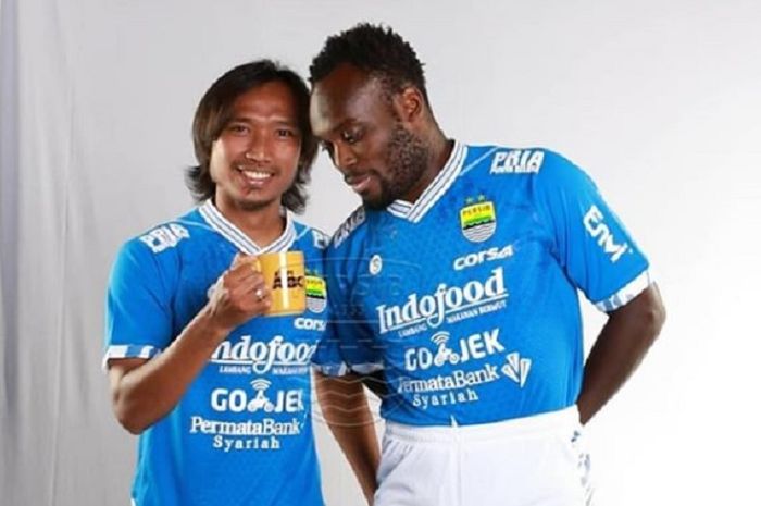 Dua mantan pemain Persib Bandung, Hariono (kiri) dan Michael Essien (kanan).