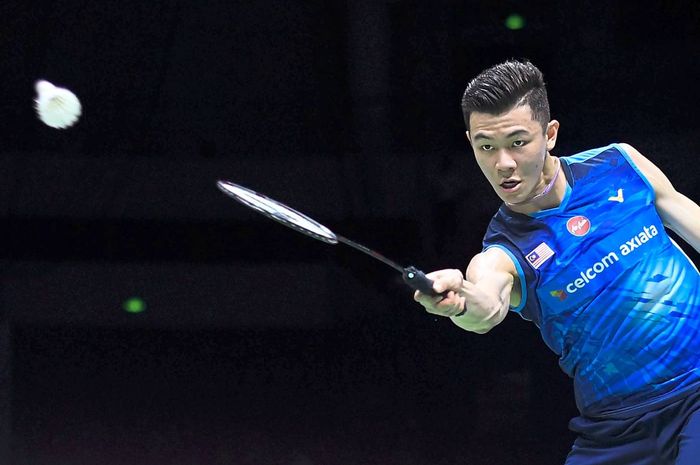 Malaysia's Lee Zii Jia hits a return against Japan's Kento Momota during their men's singles quarter-final match at the 2019 Sudirman Cup world badminton championships in Nanning in China's southern Guangxi region on May 24, 2019. (Photo by WANG Zhao / AFP)&lt;/p&gt;