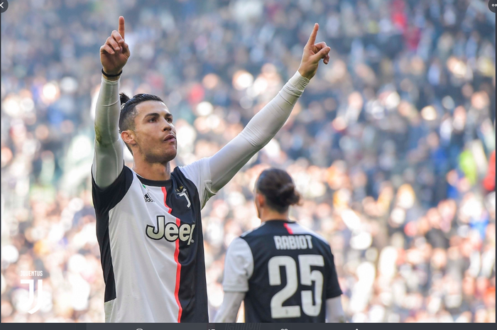 Megabintang Juventus, Cristiano Ronaldo, merayakan golnya ke gawang Fiorentina dalam laga Liga Italia di Stadion Allianz, Minggu (2/2/2020).