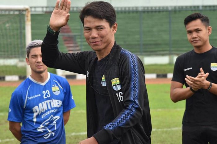 Achmad Jufriyanto alias Jupe resmi berpamitan dengan pemain dan ofisial Persib Bandung di Stadion Siliwangi, Bandung, Minggu (2/2/2020).