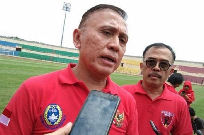 Ketua Umum PSSI, Iwan Bule, melihat persiapan Stadion Sultan Agung, Bantul, untuk sebagai venue pendukung Piala Dunia U-20 2021.