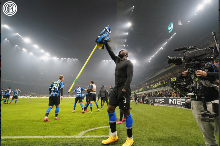 Romelu Lukaku mencetak gol terakhir Inter Milan ke gawang AC Milan dalam laga derby della Madonnina di Giuseppe Meazza, 9 Februari 2020.