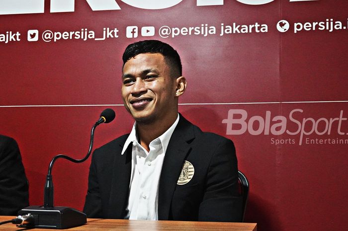Penyerang asal Papua,  Osvaldo Haay, memberikan komentar setelah resmi diumumkan sebagai pemain Persija Jakarta pada musim 2020.