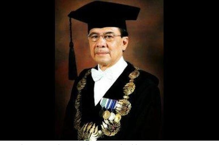 Mantan Pemain Persib dan Rektor Unpad Himendra Wargahadibrata tutup usia di Rumah Sakit Borromeus, Kota Bandung