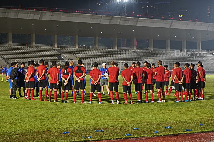 Suasana briefing saat pemusatan latihan timnas Indonesia di Stadion Madya, Kompleks Gelora Bung Karno, Jakarta, Senin (17/2/2020).