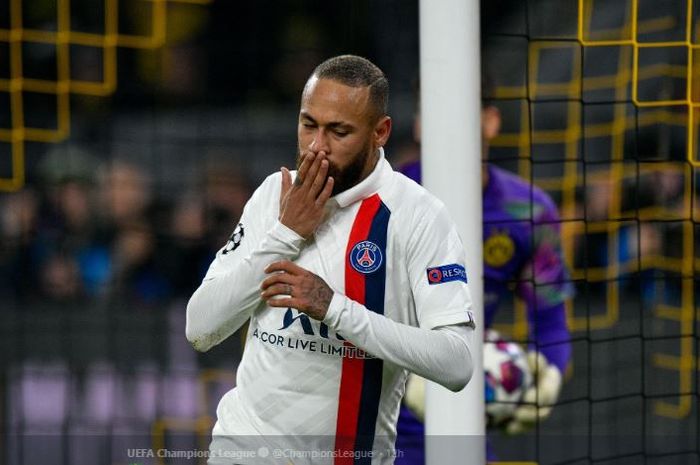 Megabintang Paris Saint-Germain, Neymar, melakukan selebrasi setelah berhasil membobol gawang Borussia Dortmund pada laga babak 16 besar Liga Champions 2019-2020.