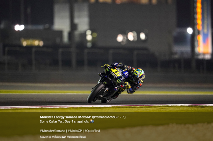 Pembalap Monster Energy Yamaha, Valentino Rossi, saat beraksi di hari pertama tes di Sirkuit Losail, Doha, Sabtu (22/2/2020). 