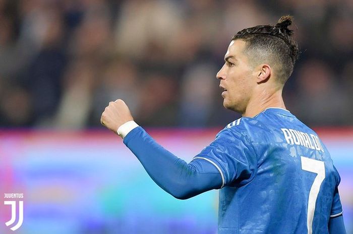 Megabintang Juventus, Cristiano Ronaldo, merayakan gol yang dicetak ke gawang SPAL dalam laga Liga Italia di Stadion Paolo Mazza, Sabtu (22/2/2020).