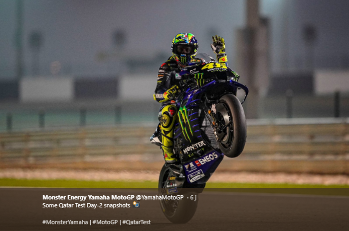 Pembalap Monster Energy Yamaha, Valentino Rossi, saat beraksi selama tes pramusim MotoGP 2020 Qatar di Sirkuit Losail, Minggu (23/2/2020).