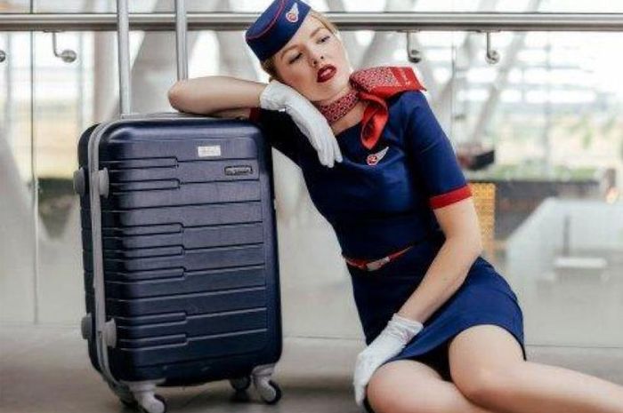 Украинская стюардесса Melody Mae трахается с негром 