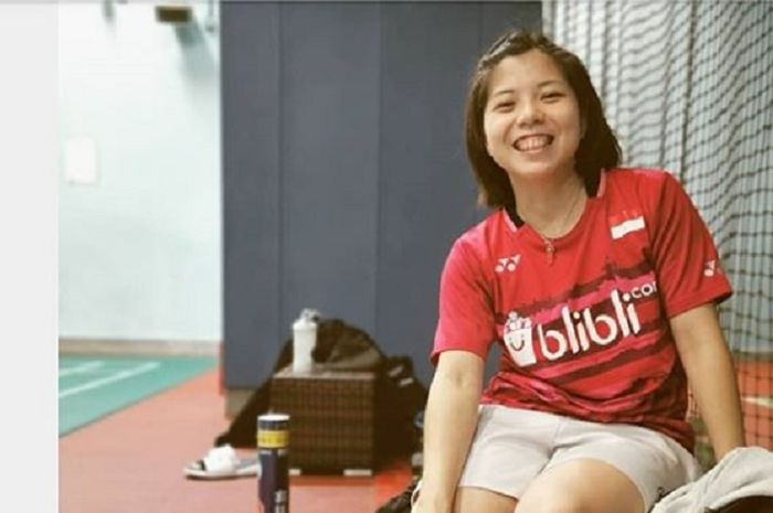 Pebulu tangksi putri Macau, Ng Weng Chi kenakan jersey tim bulu tangkis Indonesia.