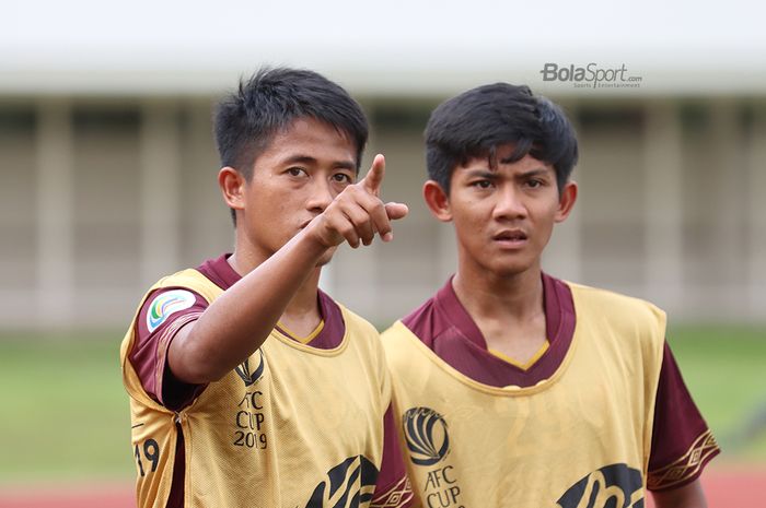 Bayu Gatra dan Firza Andika ketika jelang laga AFC yang mempertemukan PSM Makassar dengan Kaya Futbol Club&ndash;Iloilo di Stadion Madya, Senayan, Jakarta Selatan (10/3/2020)