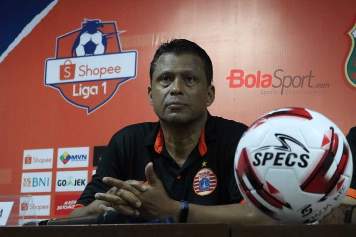 Pelatih Persija Jakarta, Sergio Farias, dalam sesi jumpa pers pasca melawan Bhayangkara FC pada pekan ketiga Shopee Liga 1 2020 di Stadion PTIK, Melawai, Jakarta Selatan, Sabtu (14/3/2020)