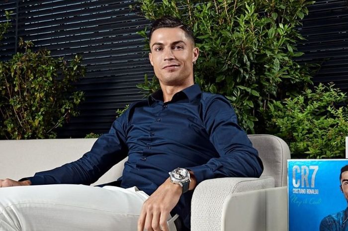 Cristiano Ronaldo kabarnya mengubah hotel miliknya menjadi rumah sakit darurat untuk membantu merawat pasien virus Corona 