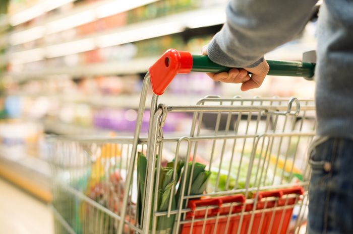 Cara belanja bahan makanan di toko atau supermarket di masa isolasi mandiri cegah covid-19.